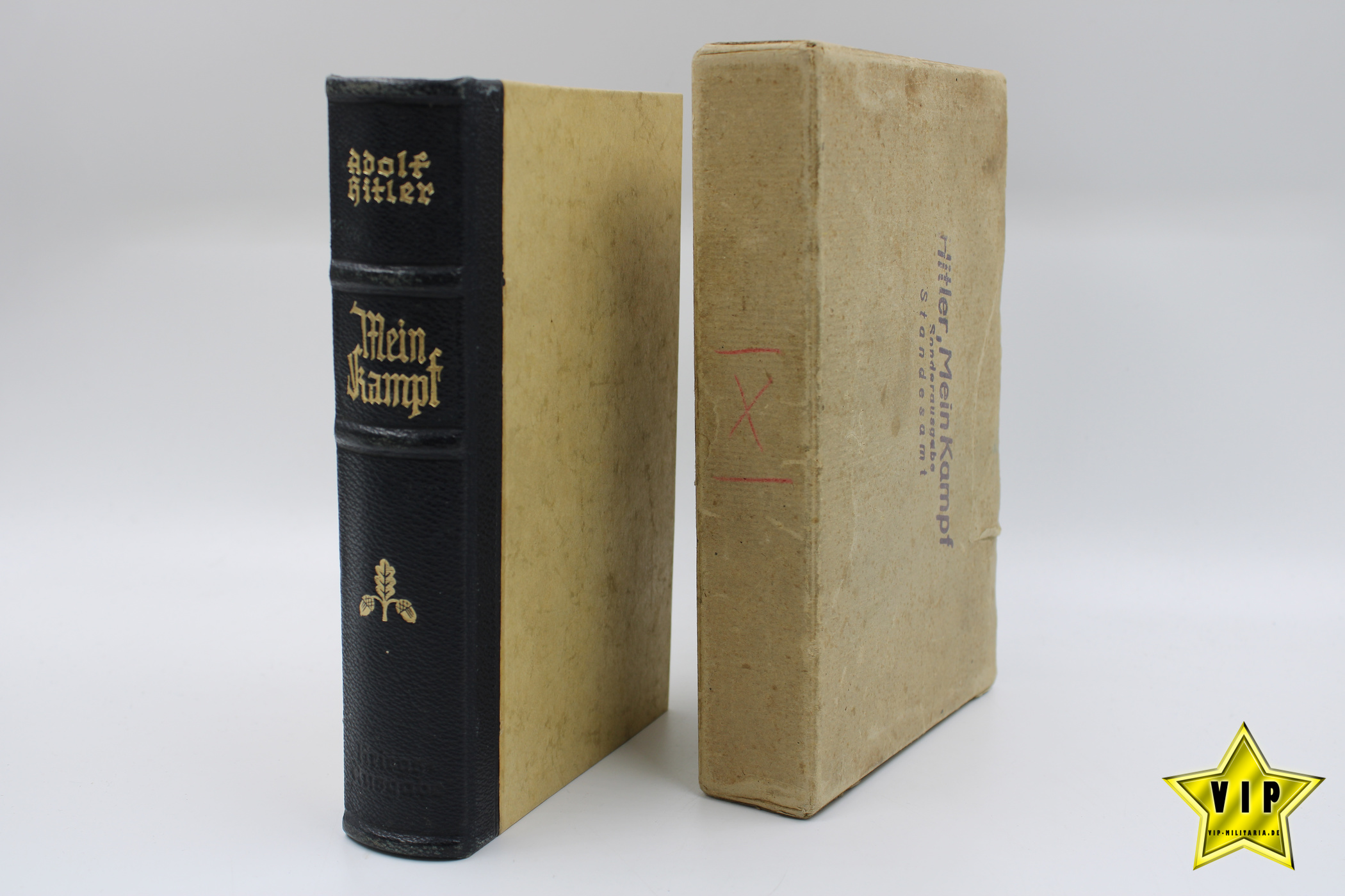 Mein Kampf 1942 in Lateinschrift im Schuber