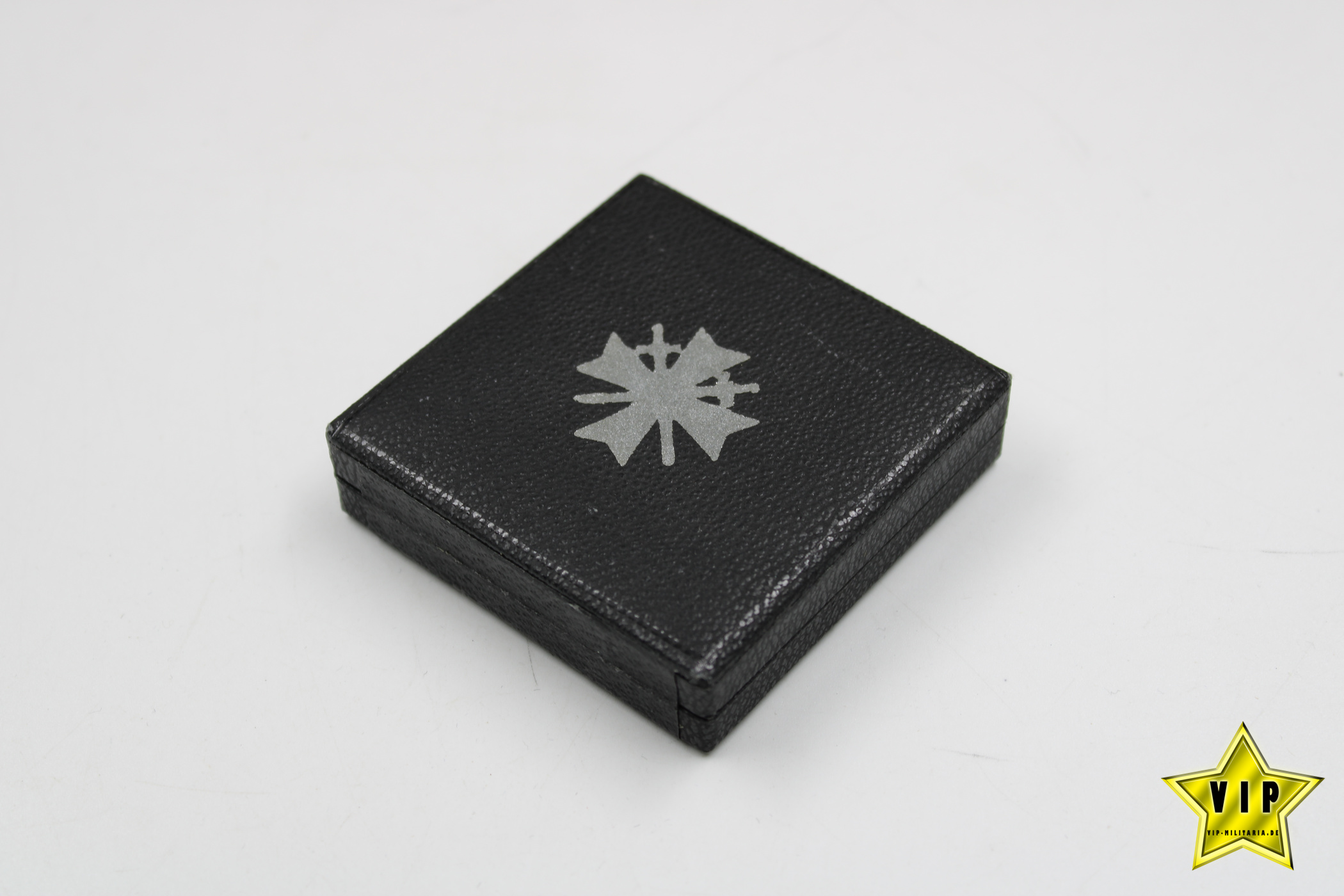 Kriegsverdienstkreuz 1. Klasse 1939 Hersteller 1 Deschler & Sohn, München im Etui