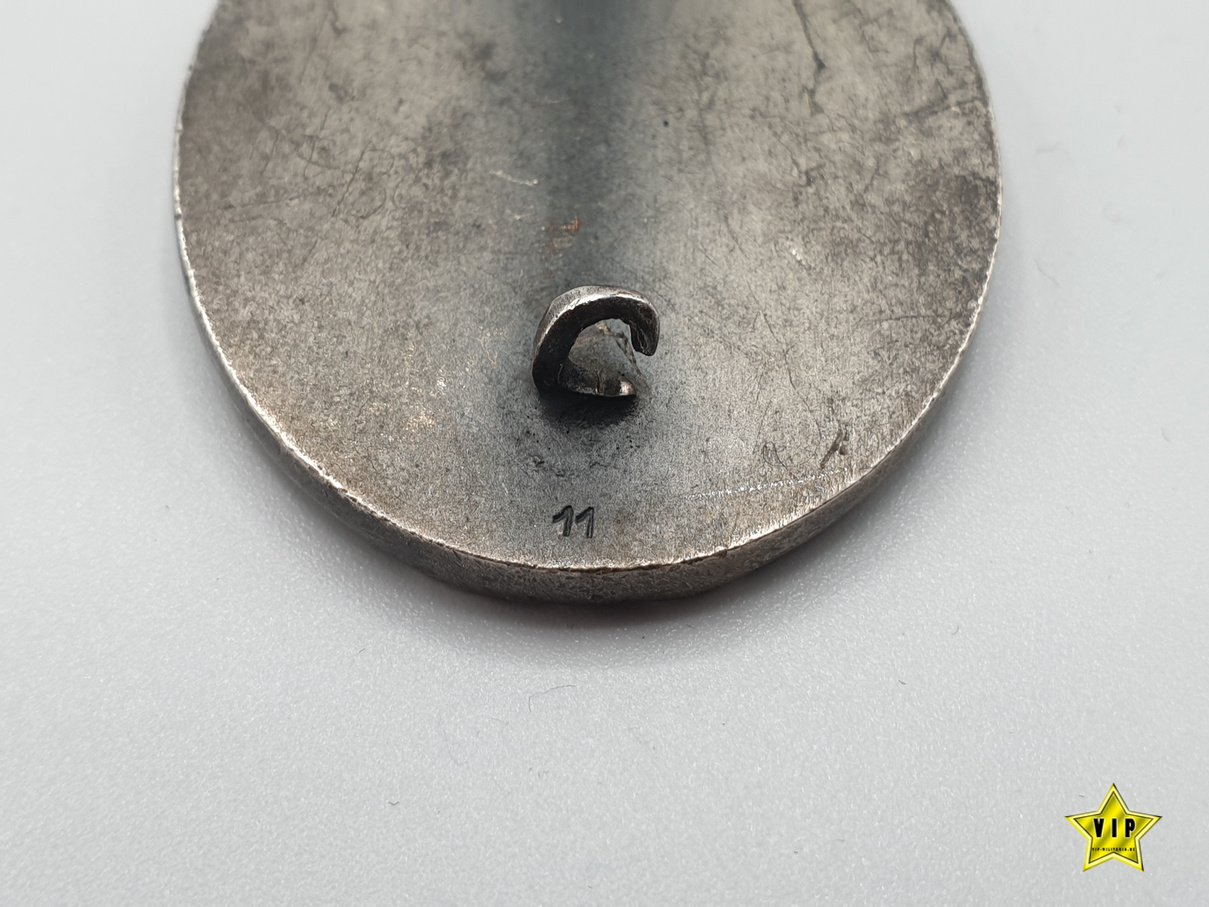Verwundetenabzeichen in Silber Hersteller 11