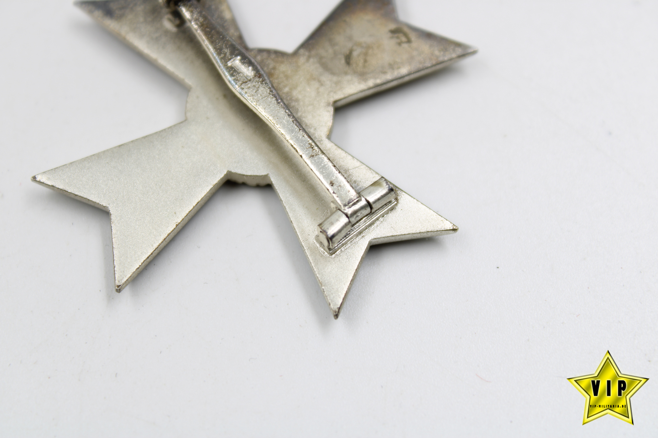 Kriegsverdienstkreuz 1. Klasse ohne Schwerter im Etui + Umkarton Hersteller 1 Deschler & Sohn, München + Miniatur