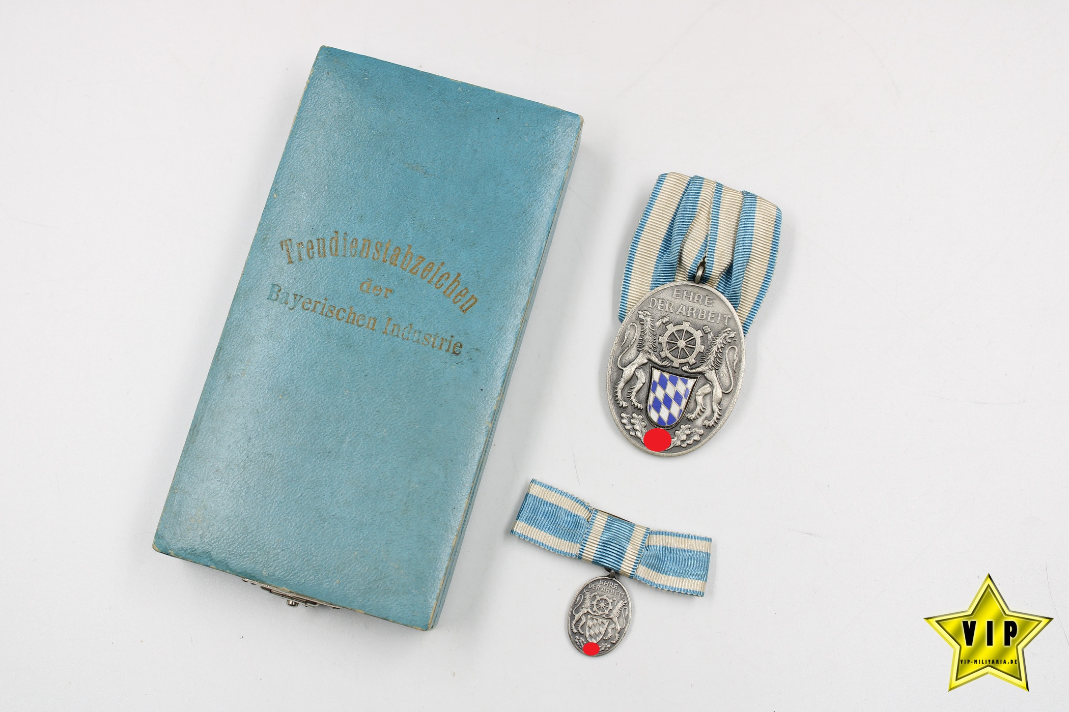 Treudienstabzeichen der Bayerischen Industrie im Etui mit Miniatur in Silber