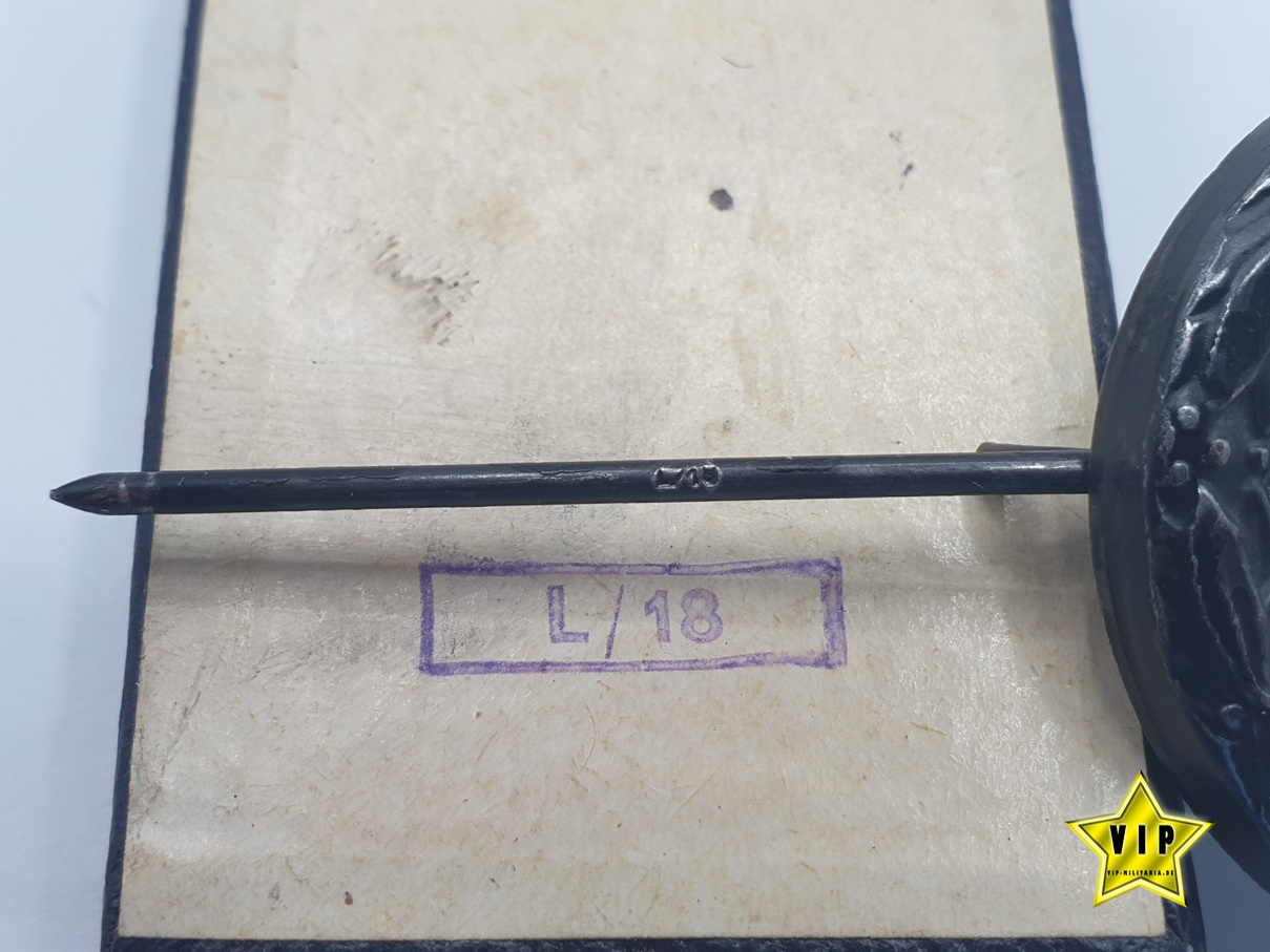 Verwundetenabzeichen in Schwarz im LDO Etui L/18 Verwundetenabzeichen in Schwarz im LDO Etui L/18