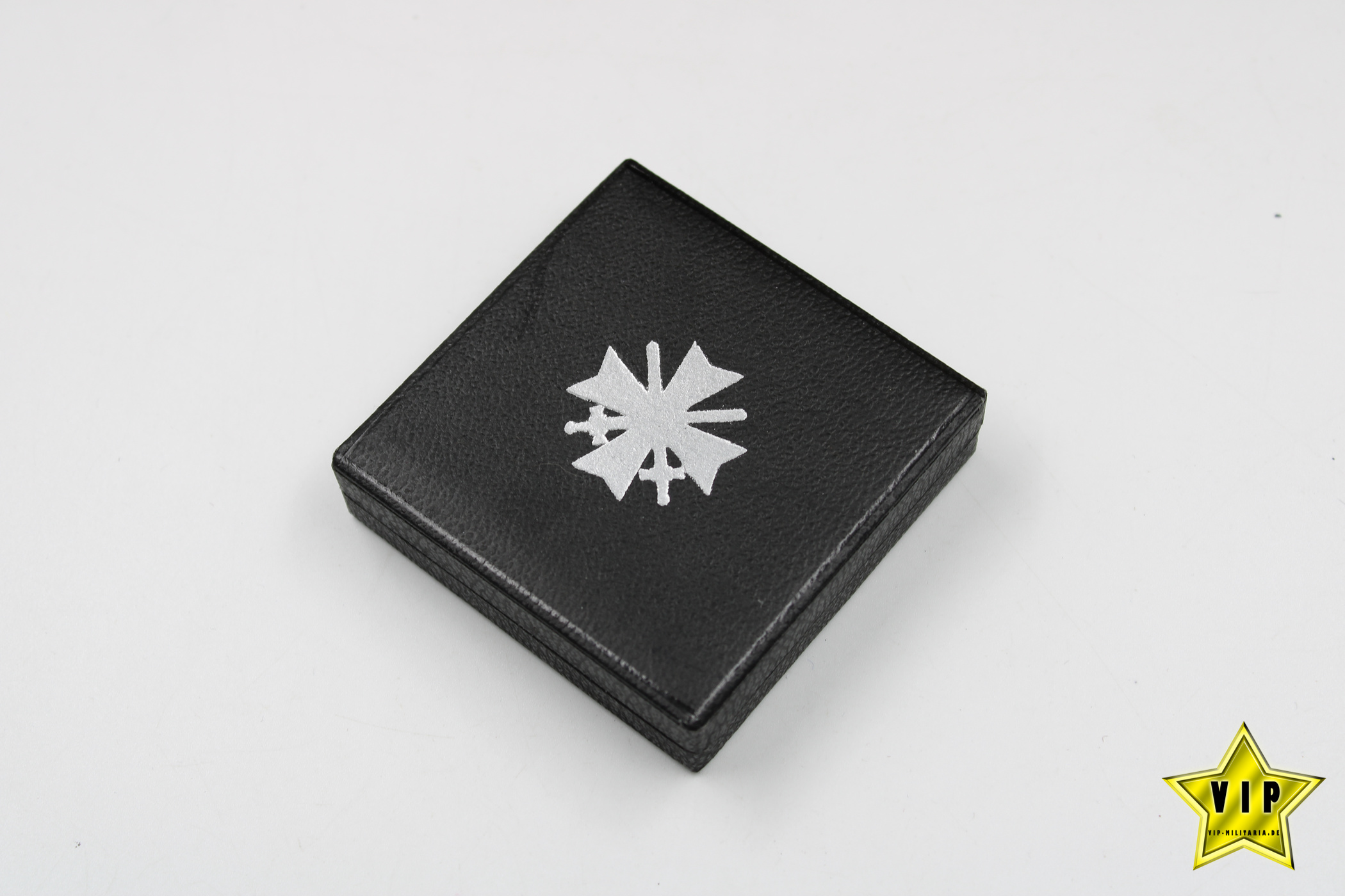 Kriegsverdienstkreuz 1. Klasse 1939 Hersteller 1 Deschler & Sohn, München im Etui 