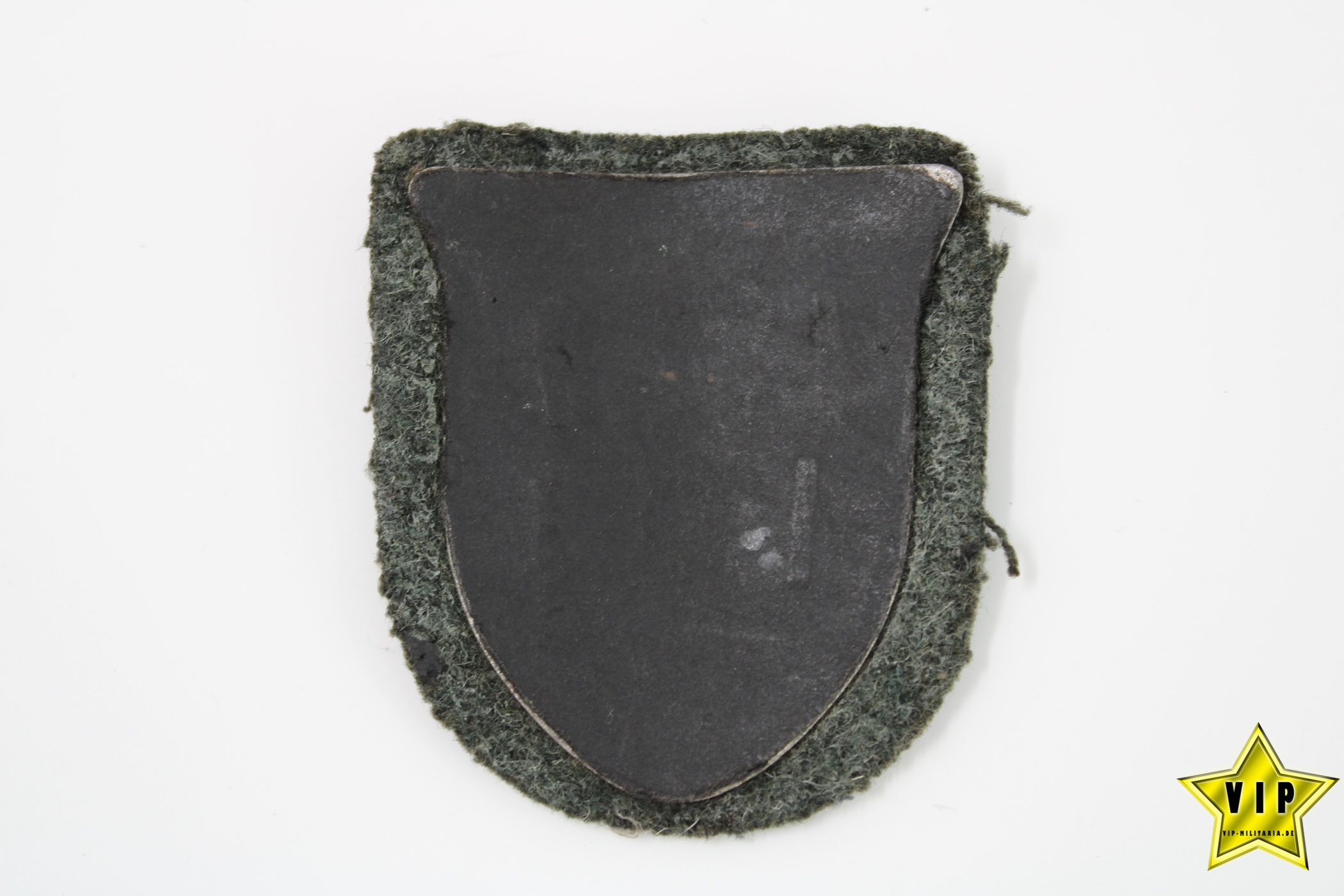 Krimschild auf grünen Heeresstoff