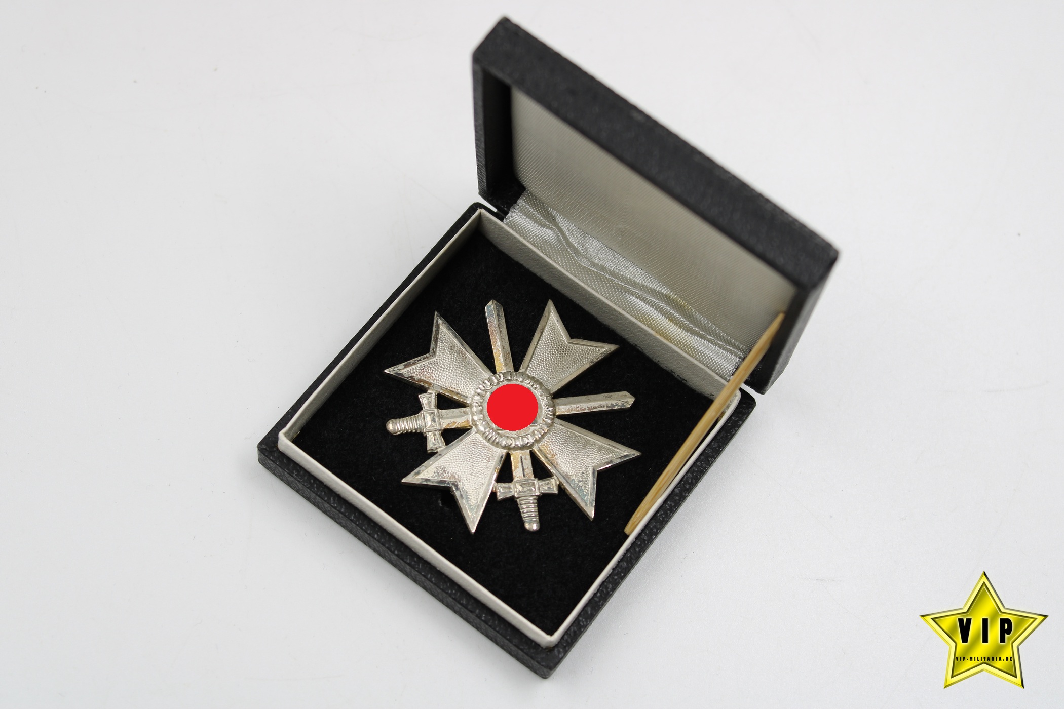 Kriegsverdienstkreuz 1. Klasse 1939 Hersteller 1 Deschler & Sohn, München im Etui