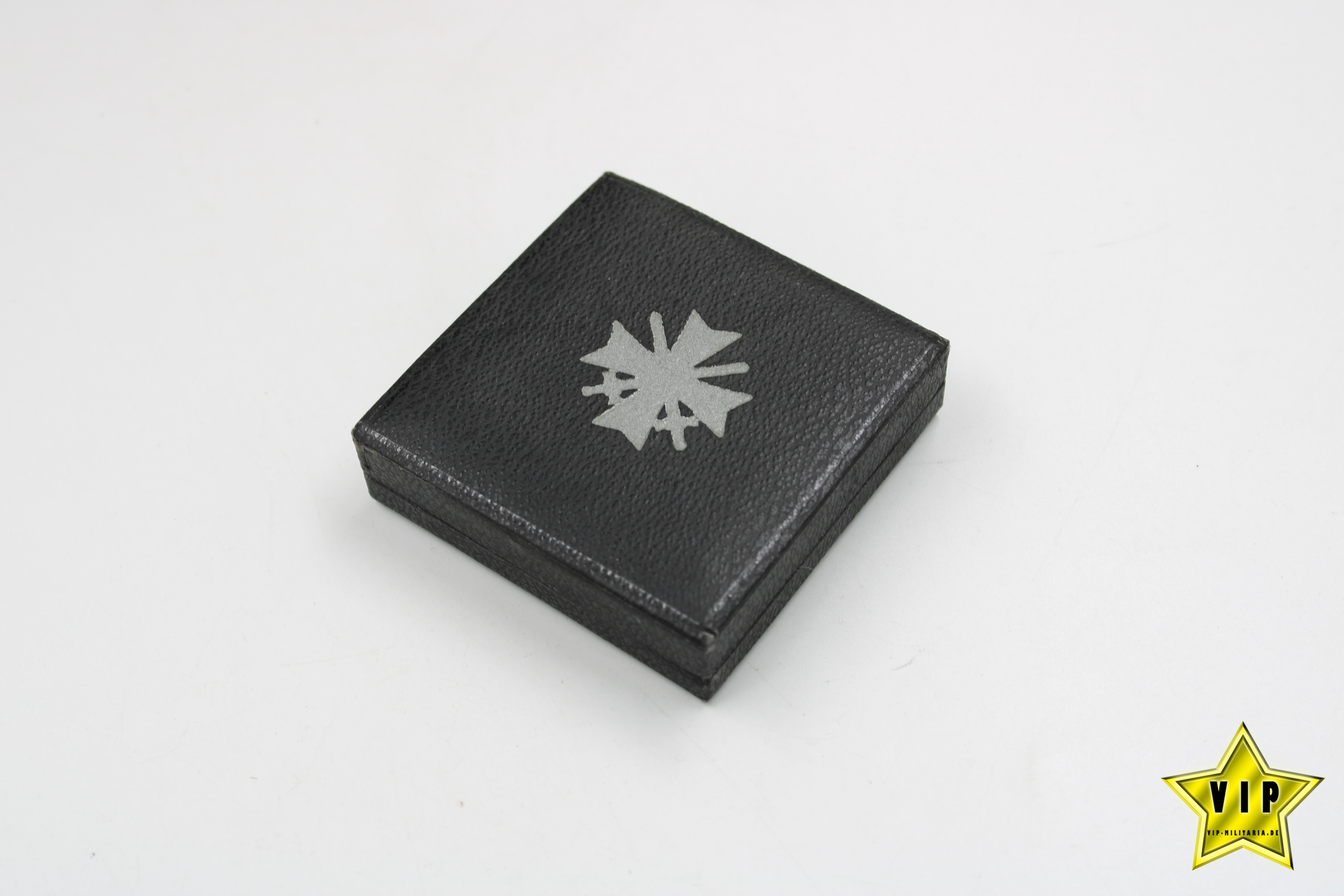 Kriegsverdienstkreuz 1. Klasse 1939 Hersteller 1 Deschler & Sohn, München im Etui