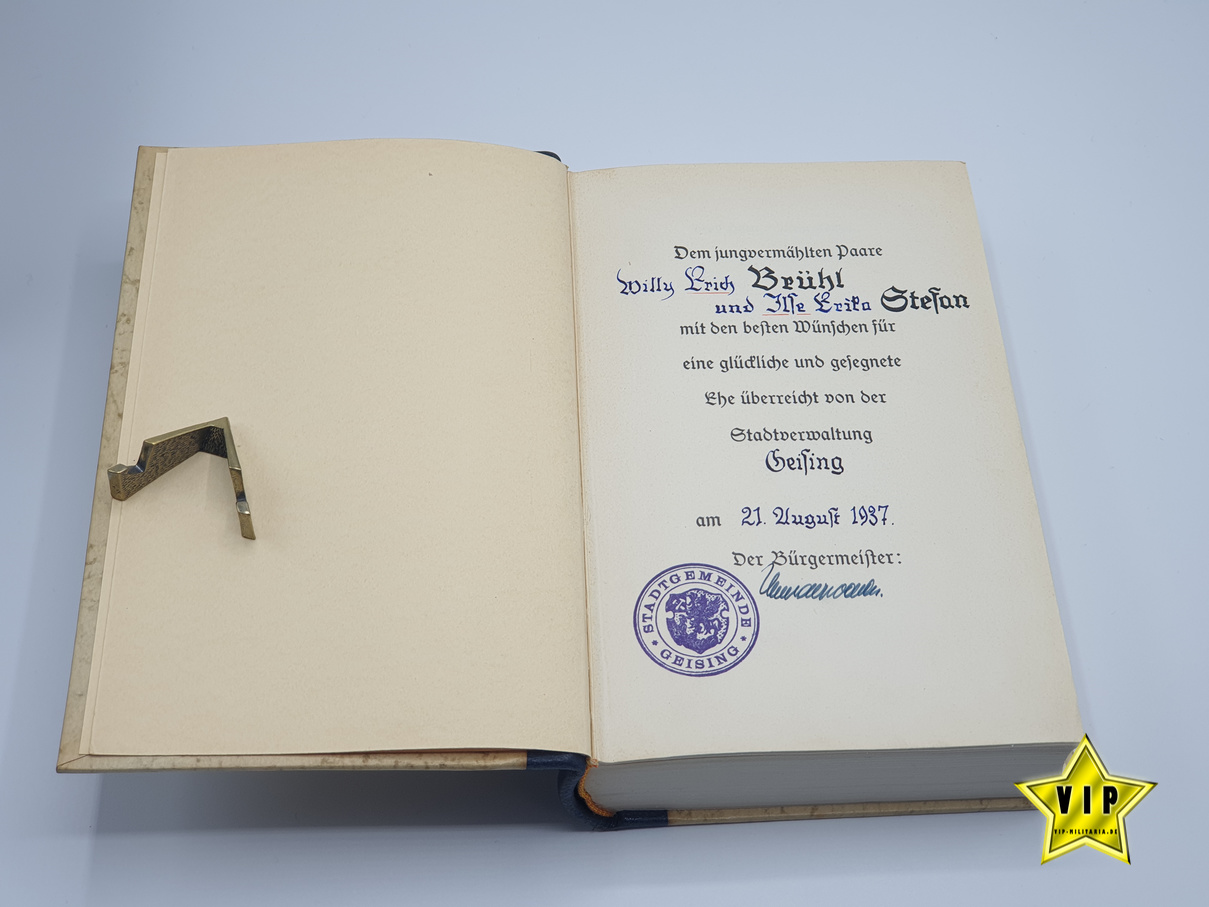 Adolf Hitler " Mein Kampf " im Schuber mit Goldschnitt