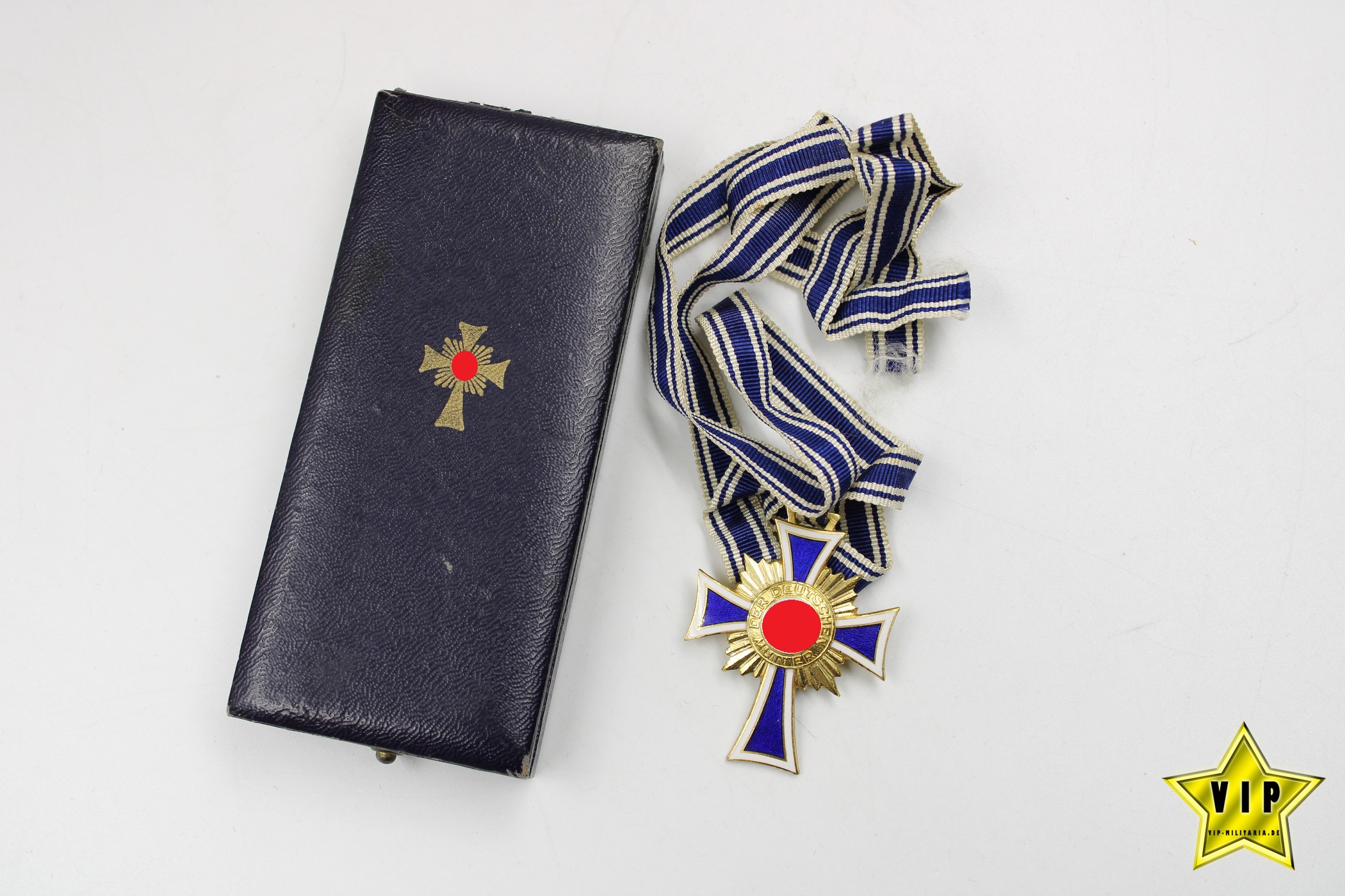 Mutterkreuz Gold im Verleihungsetui