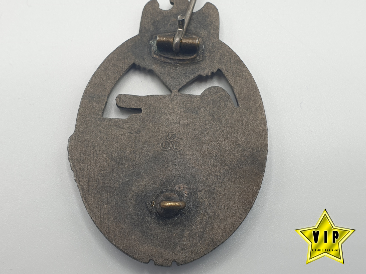 Panzerkampfabzeichen in Bronze Hersteller FLL Panzerkampfabzeichen in Bronze Hersteller FLL