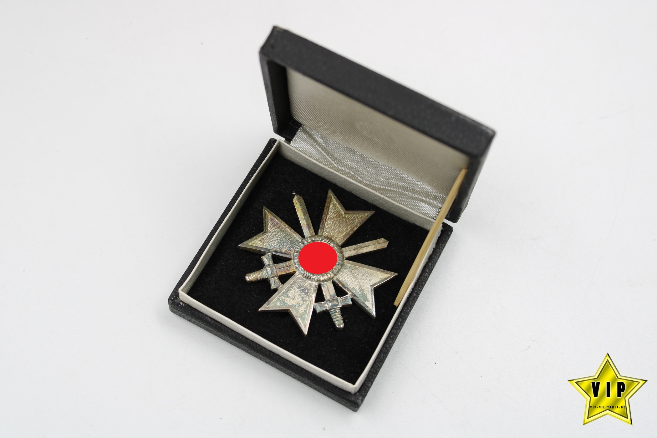 Kriegsverdienstkreuz 1. Klasse 1939 Hersteller 1 Deschler & Sohn, München im Etui