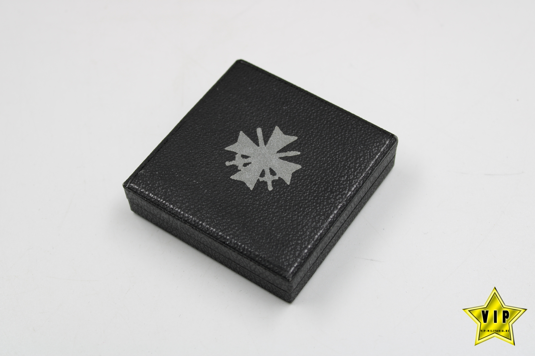 Kriegsverdienstkreuz 1. Klasse 1939 Hersteller 1 Deschler & Sohn, München im Etui