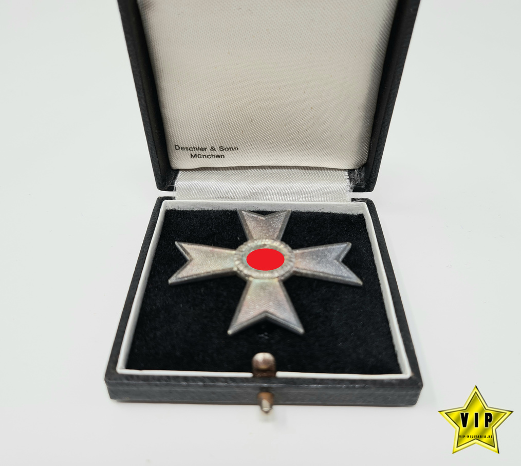 Kriegsverdienstkreuz 1. Klasse ohne Schwerter im Etui Kriegsverdienstkreuz 1. Klasse ohne Schwerter im Etui
