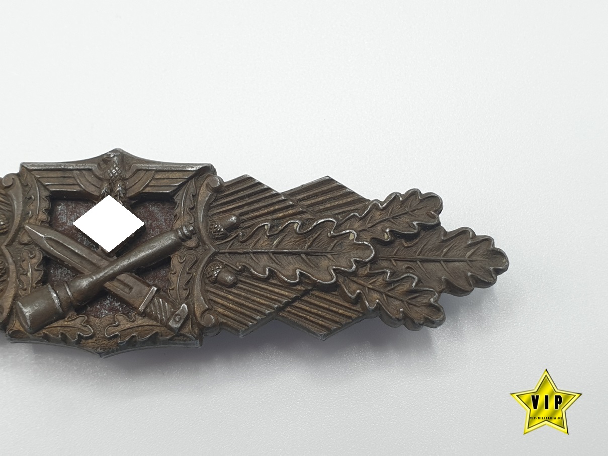 Nahkampfspange Bronze vom Hersteller FEC Peekhaus Berlin A.G.M.u.K. Gablonz