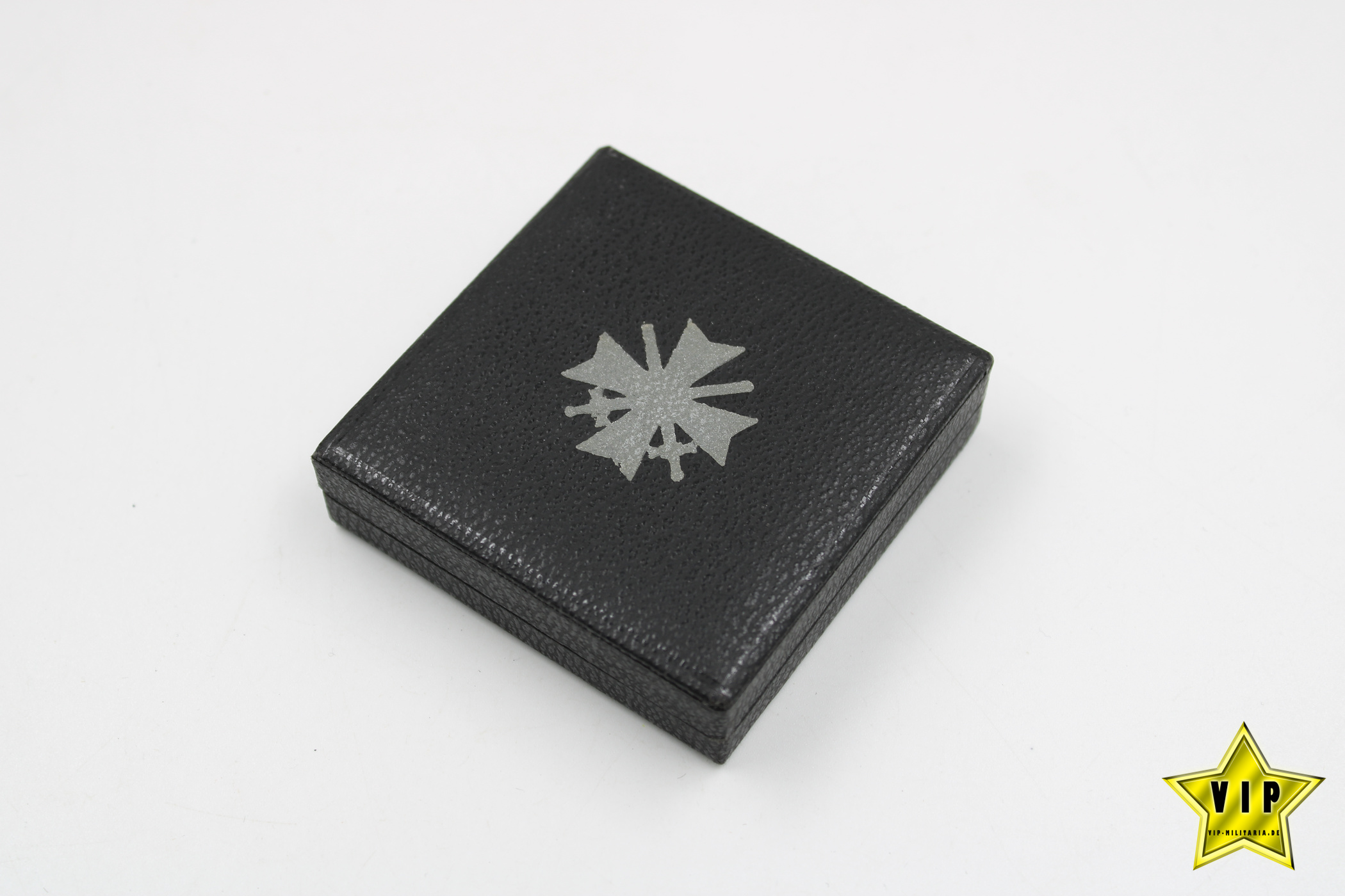 Kriegsverdienstkreuz 1. Klasse 1939 Hersteller 1 Deschler & Sohn, München im Etui 