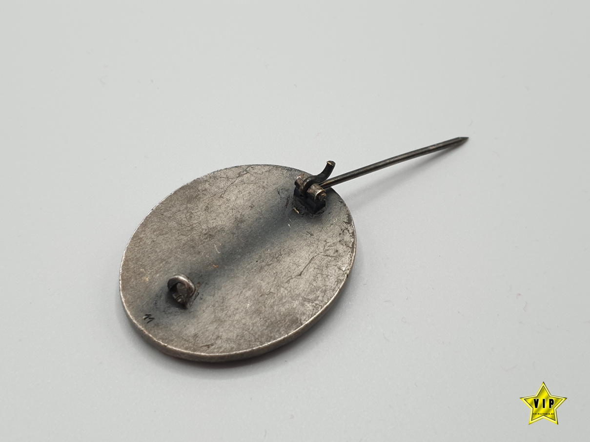 Verwundetenabzeichen in Silber Hersteller 11