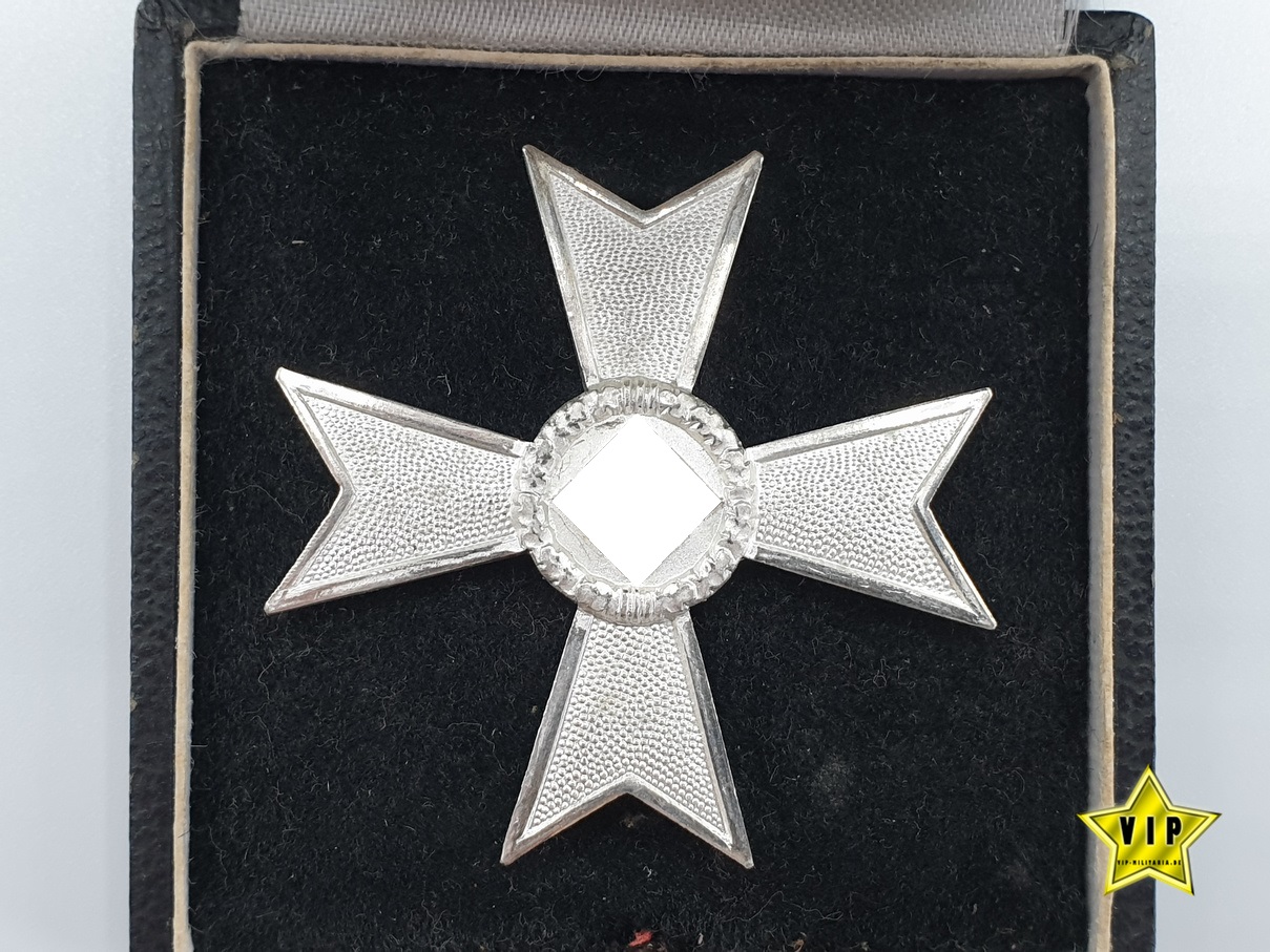 Kriegsverdienstkreuz 1. Klasse ohne Schwerter Hersteller 50 / STONEMINT CONDITION