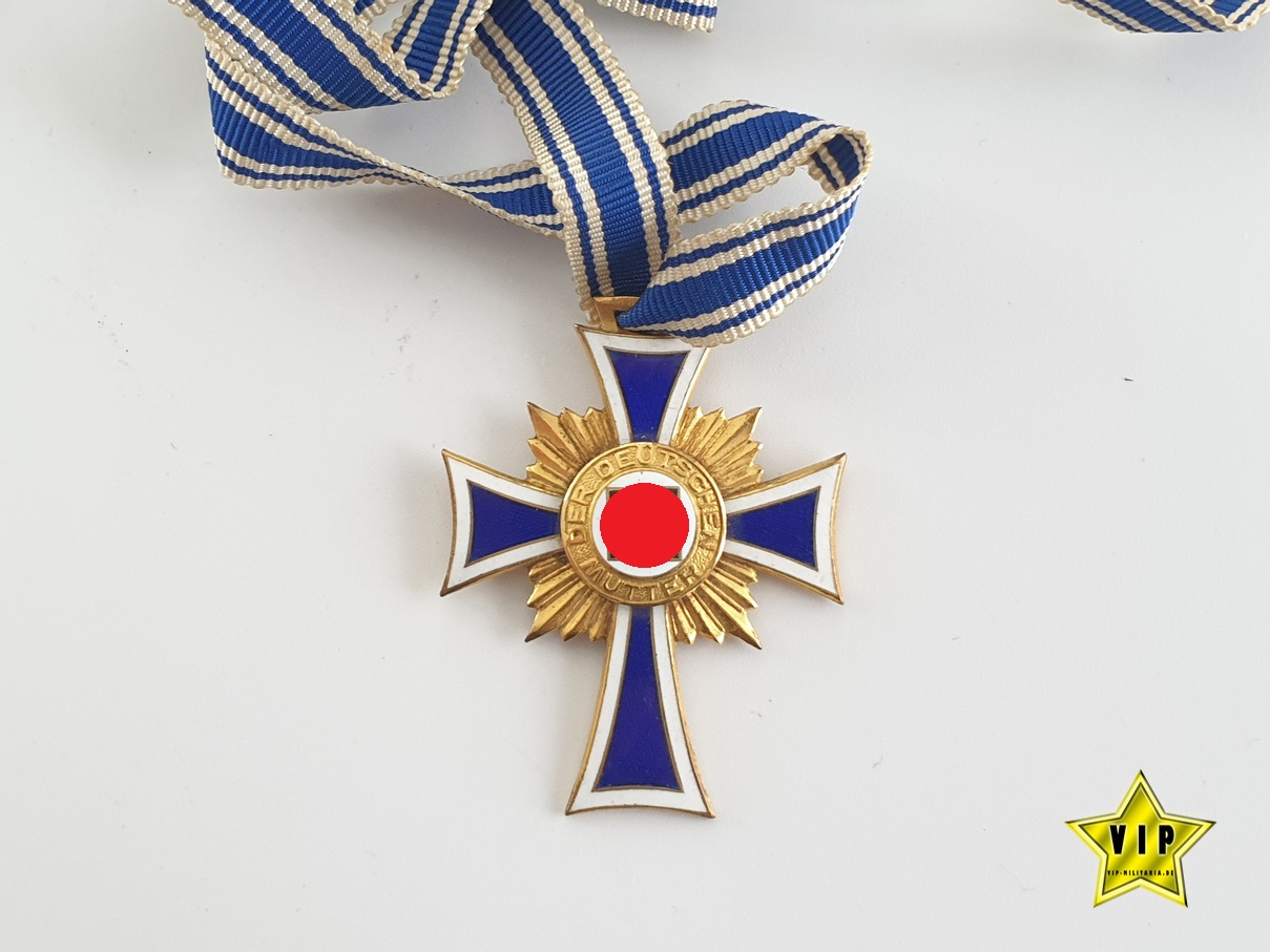 Mutterkreuz in Gold im Etui + Verleihungsurkunde