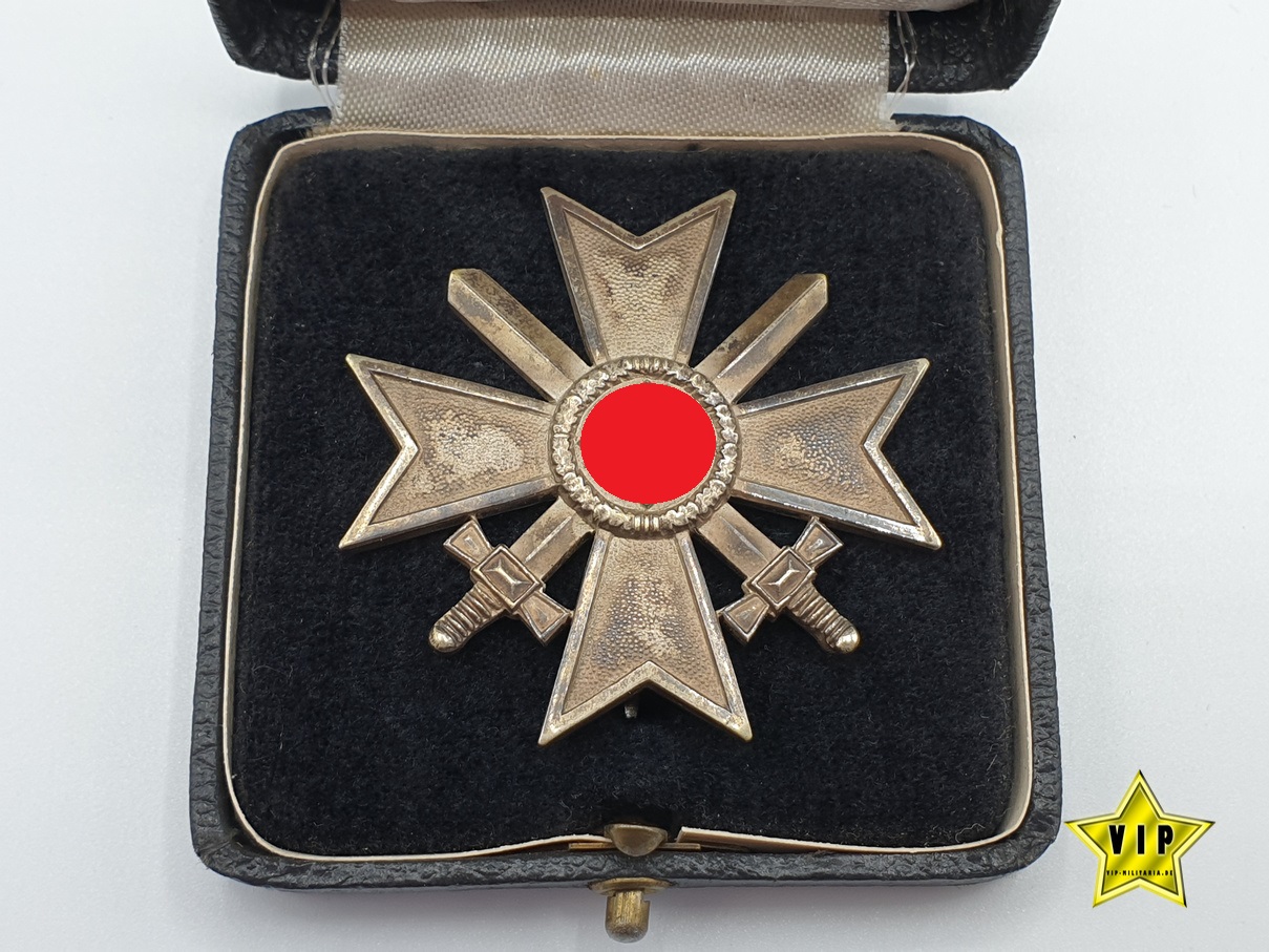 Kriegsverdienstkreuz 1. Klasse mit Schwerter im Etui Hersteller 15