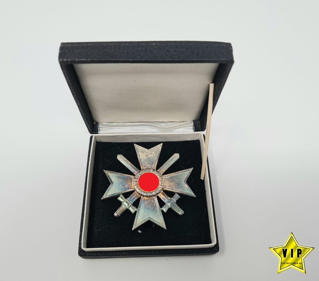 Kriegsverdienstkreuz 1. Klasse Hersteller " Deschler & Sohn, München " im Etui Kriegsverdienstkreuz 1. Klasse Hersteller " Deschler & Sohn, München " im Etui