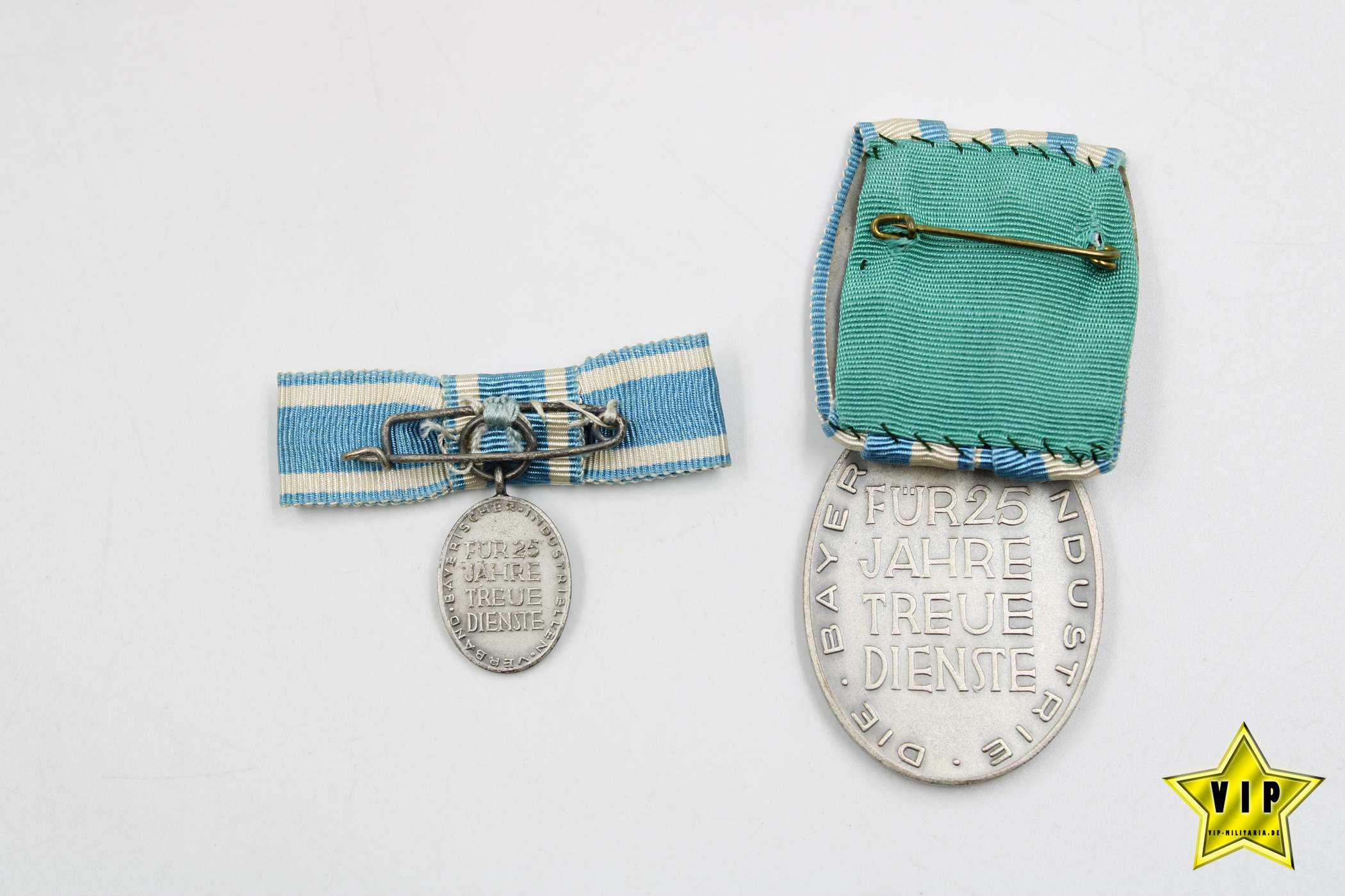 Treudienstabzeichen der Bayerischen Industrie im Etui mit Miniatur in Silber