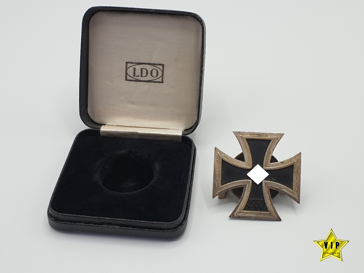Eisernes Kreuz 1. Klasse an Schraubscheibe Hersteller L/16 im LDO Etui