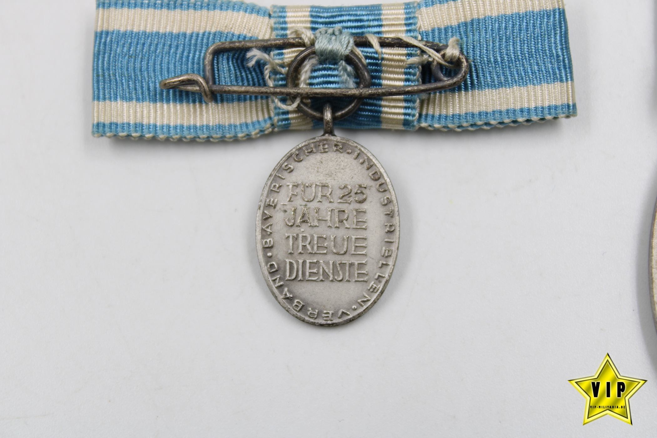 Treudienstabzeichen der Bayerischen Industrie im Etui mit Miniatur in Silber