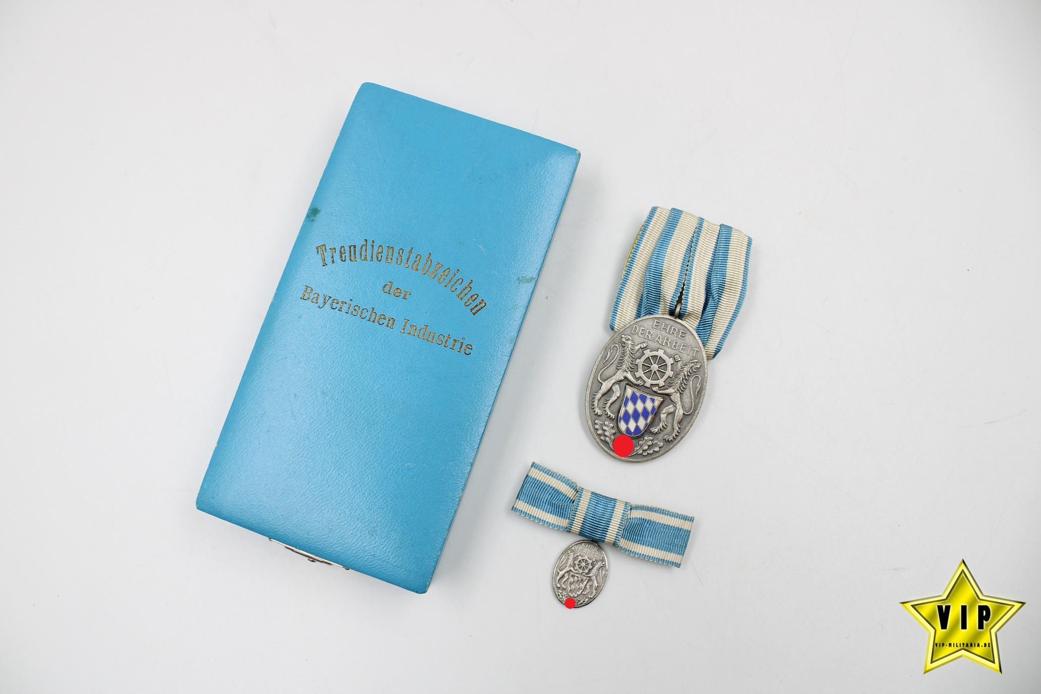 Treudienstabzeichen der Bayerischen Industrie im Etui mit Miniatur in Silber