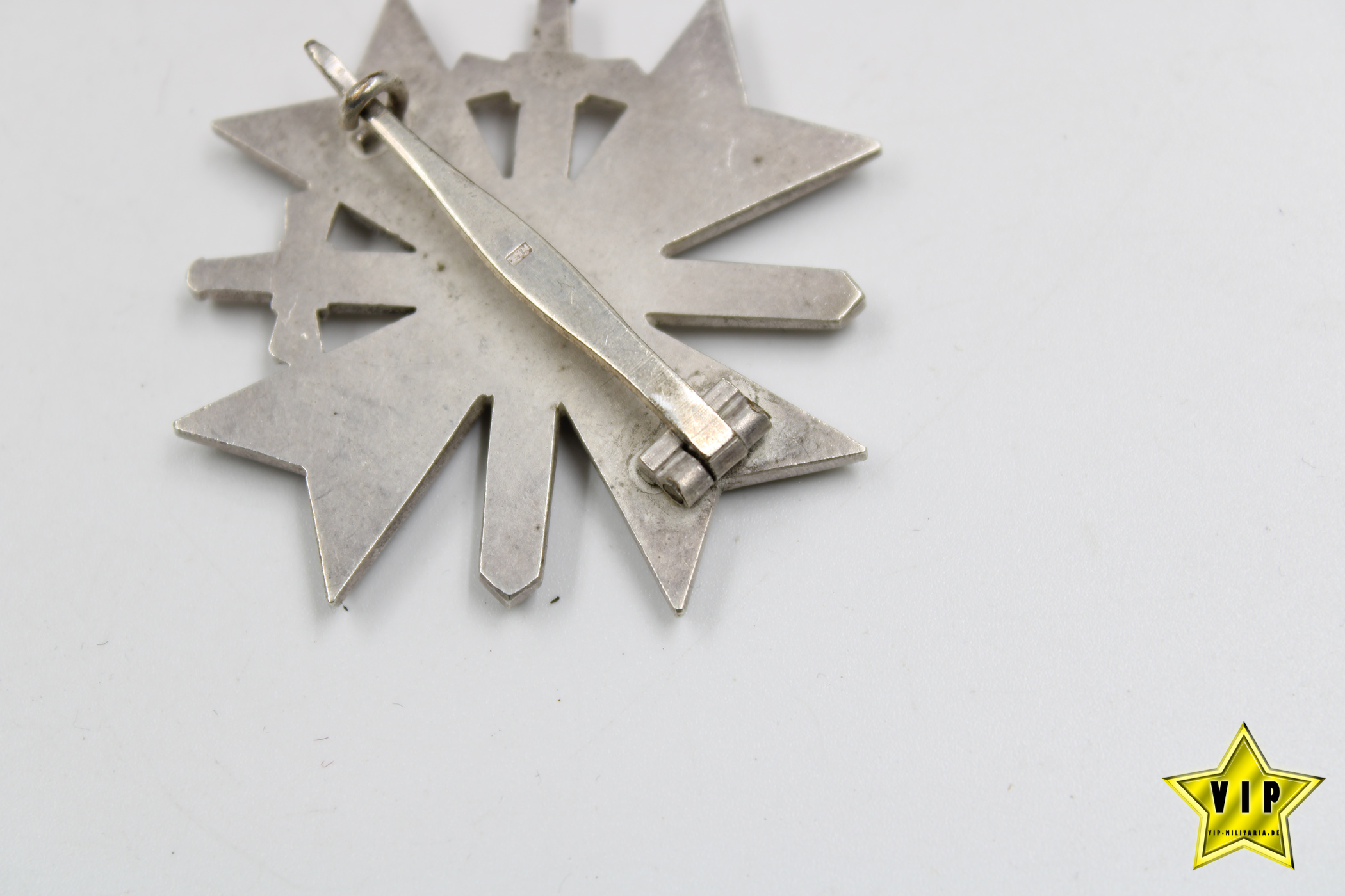 KRIEGSVERDIENSTKREUZ 1. KLASSE 1939 MIT SCHWERTERN IM ETUI Hersteller 15