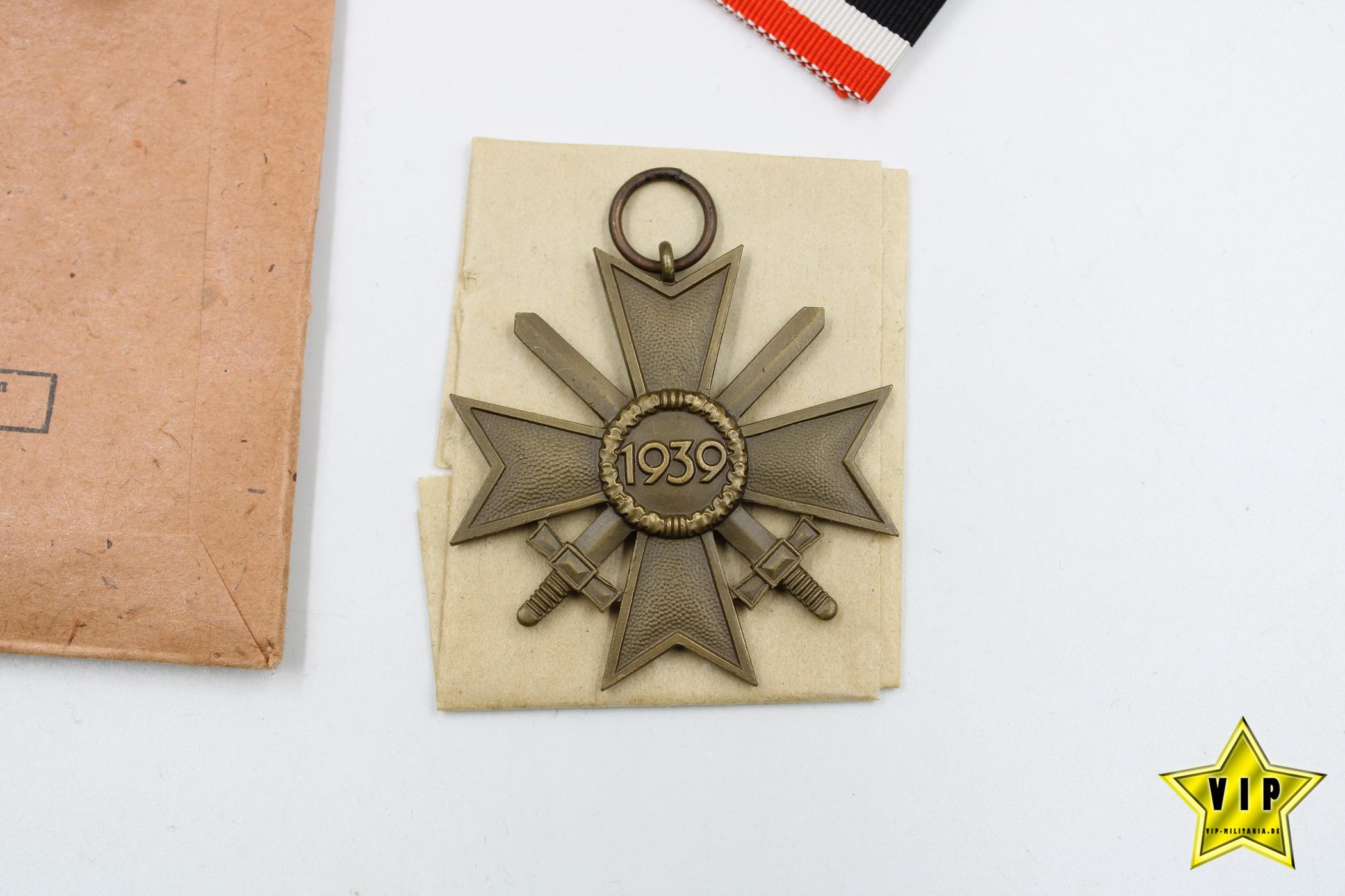 Kriegsverdienstkreuz 2. Klasse mt Schwertern 1939 in Verleihungstüte Hersteller 1 Deschler & Sohn, München 