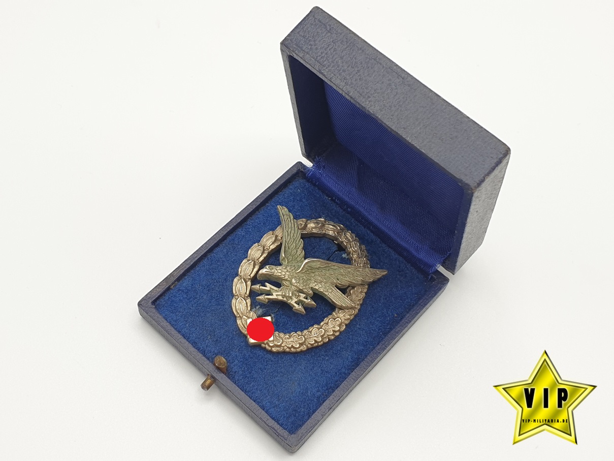 Fliegerschützenabzeichen der Luftwaffe mit Blitzbündel im Etui
