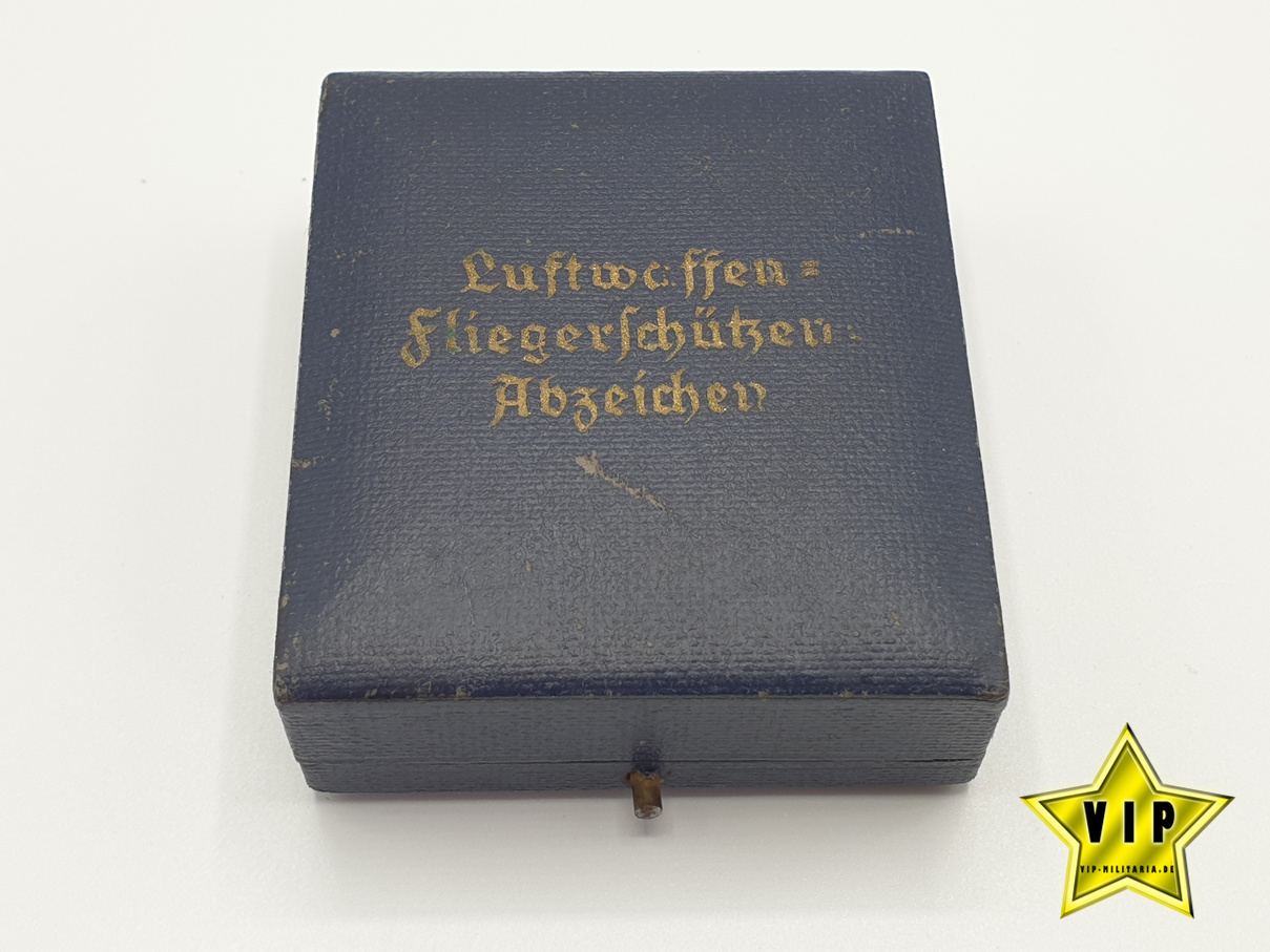 Fliegerschützenabzeichen der Luftwaffe mit Blitzbündel im Etui