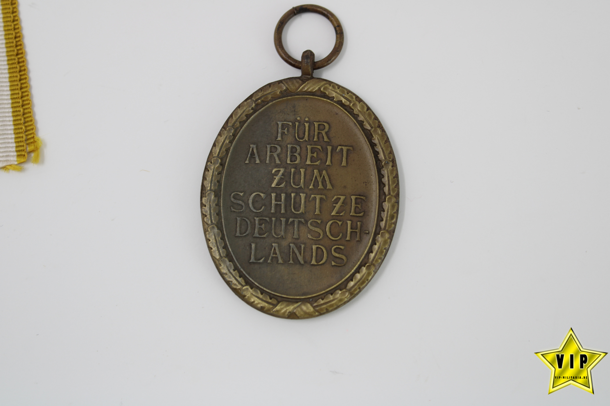 Schutzwall-Ehrenzeichen mit Tüte