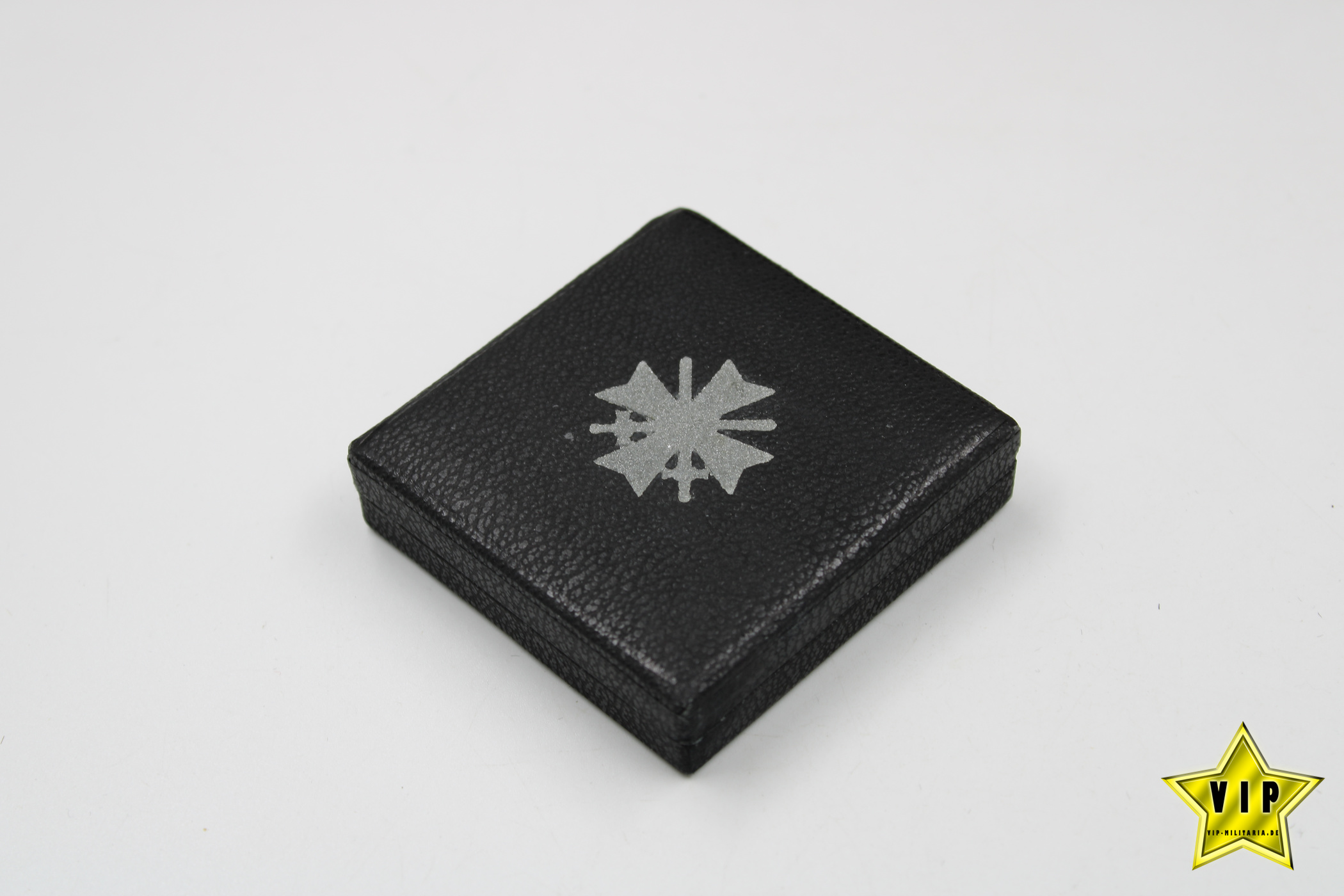 Kriegsverdienstkreuz 1. Klasse 1939 Hersteller 1 Deschler & Sohn, München im Etui 