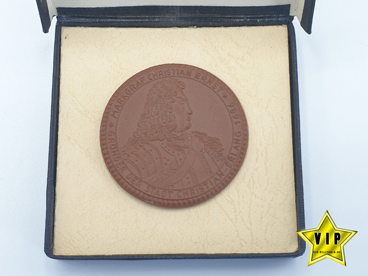 Porzellan Medaille der Firma Meißen Erlangen im Etui Porzellan Medaille der Firma Meißen Erlangen im Etui