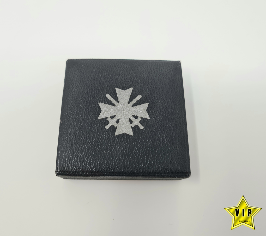 Kriegsverdienstkreuz 1. Klasse Hersteller " Deschler & Sohn, München " im Etui Kriegsverdienstkreuz 1. Klasse Hersteller " Deschler & Sohn, München " im Etui