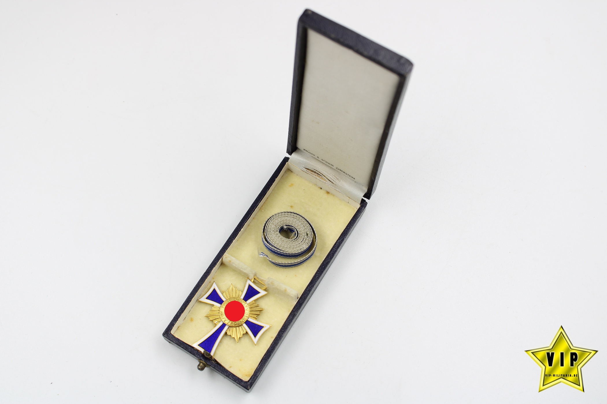 Mutterkreuz Gold im Verleihungsetui