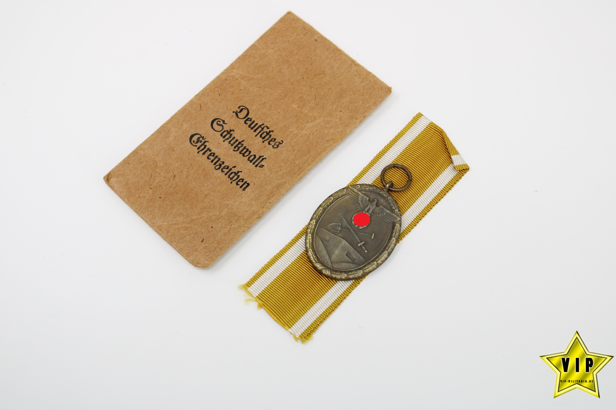 Schutzwall-Ehrenzeichen mit Tüte