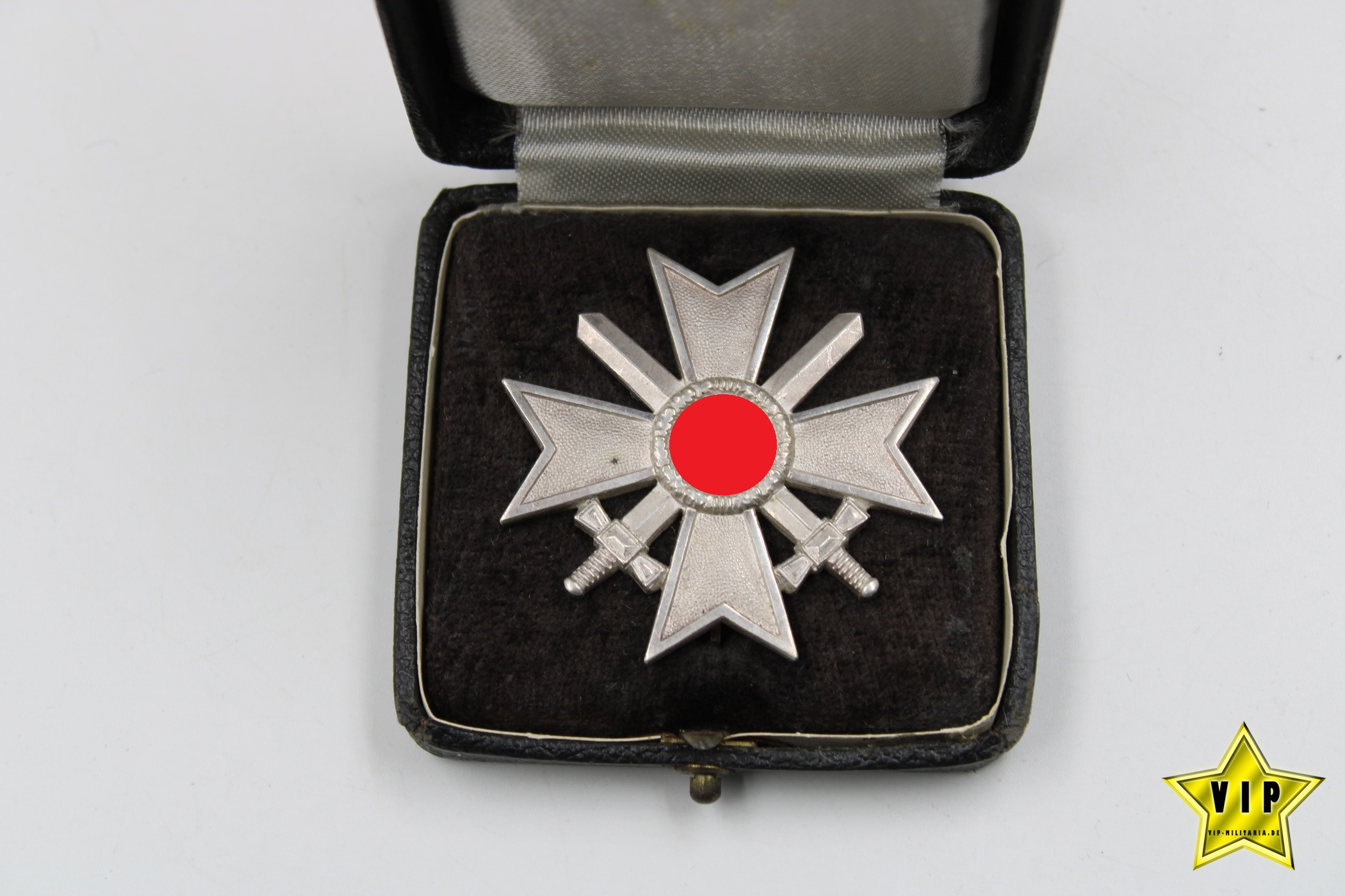 KRIEGSVERDIENSTKREUZ 1. KLASSE 1939 MIT SCHWERTERN IM ETUI Hersteller 15