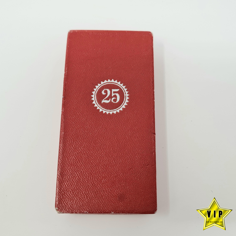 Treuedienst-Ehrenzeichen in Silber im Etui / MINT Treuedienst-Ehrenzeichen in Silber im Etui / MINT