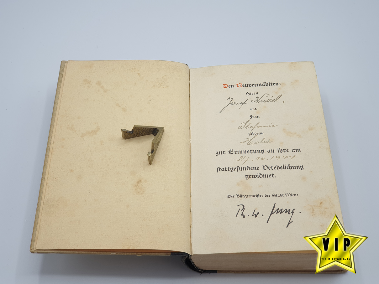 Adolf Hitler " Mein Kampf " Hochzeitsausgabe von 1942 Adolf Hitler " Mein Kampf " Hochzeitsausgabe von 1942
