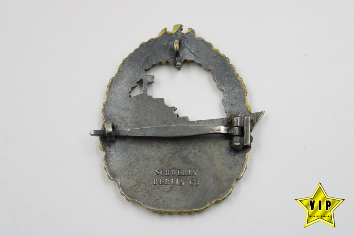 Zerstörerkriegsabzeichen der Kriegsmarine "Schwerin Berlin 68" Zerstörerkriegsabzeichen der Kriegsmarine "Schwerin Berlin 68"