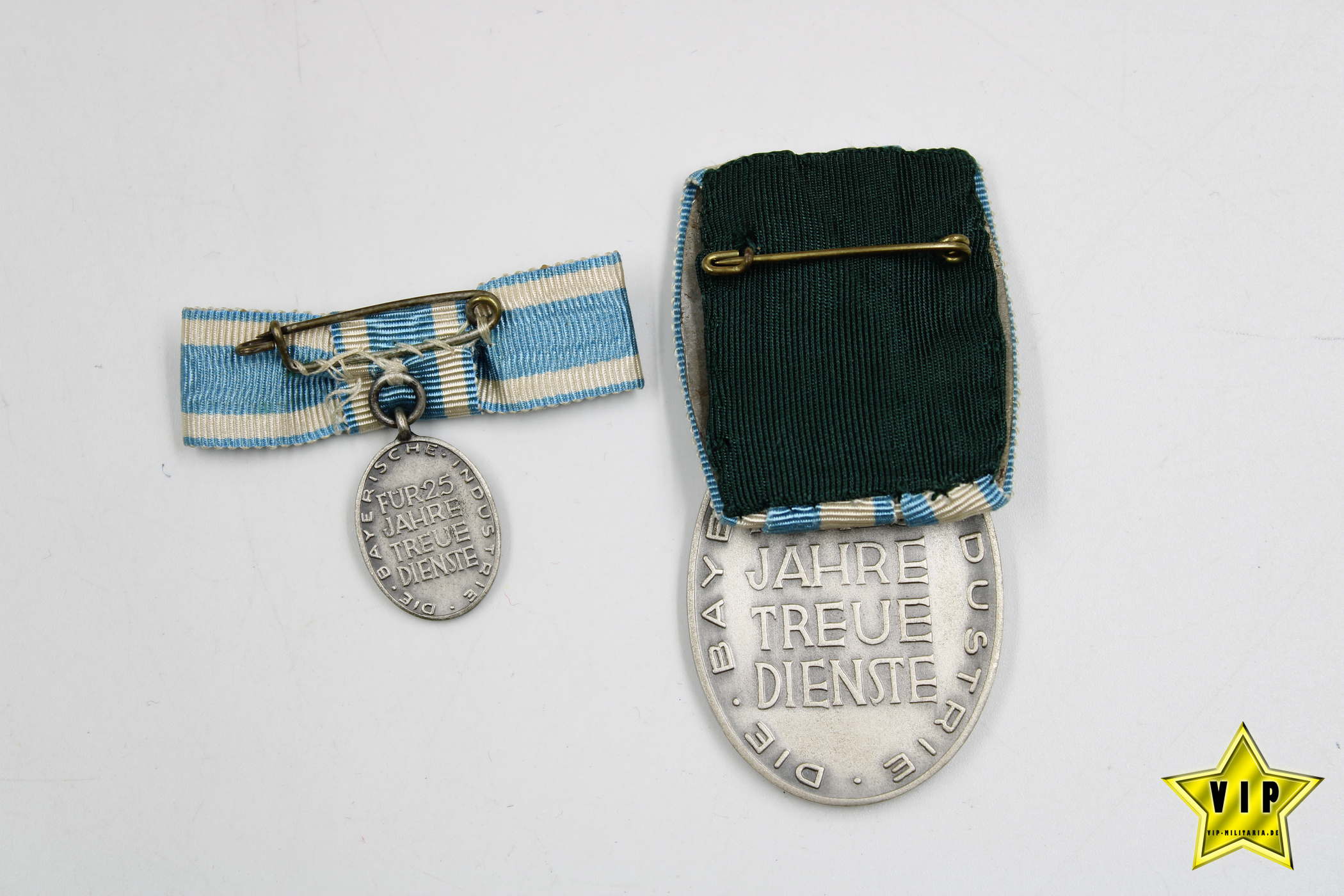 Treudienstabzeichen der Bayerischen Industrie im Etui mit Miniatur in Silber