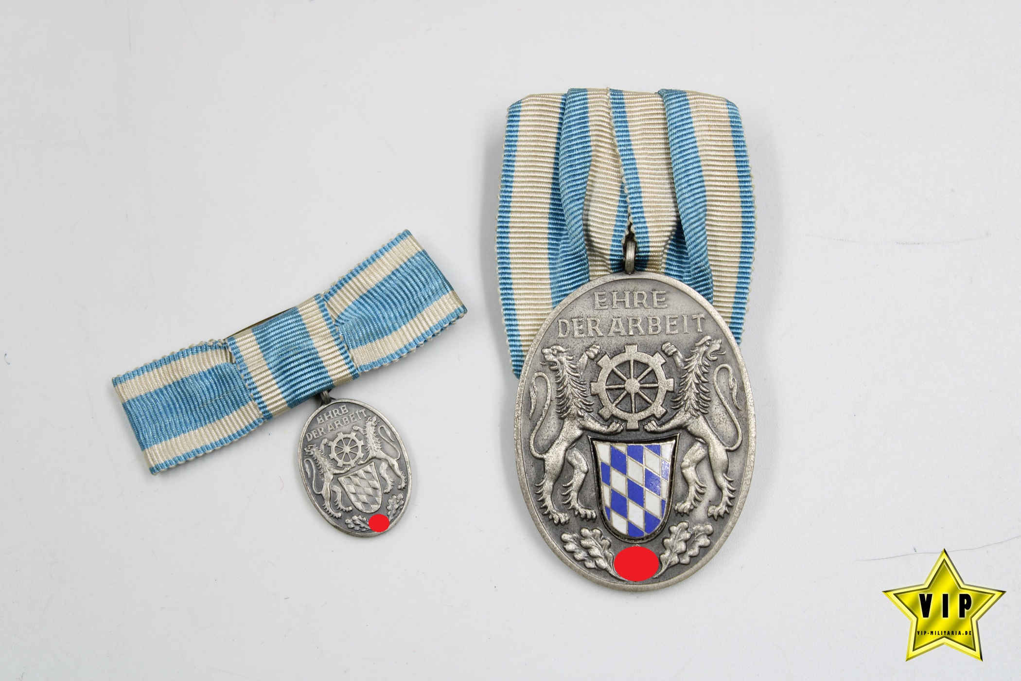 Treudienstabzeichen der Bayerischen Industrie im Etui mit Miniatur in Silber
