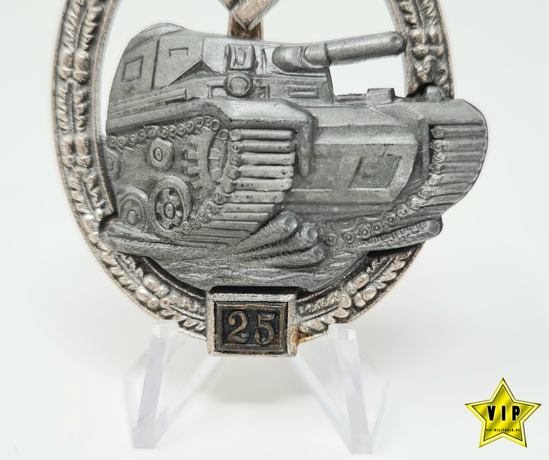 Panzerkampfabzeichen in Silber mit Einsatzzahl " 25 " Panzerkampfabzeichen in Silber mit Einsatzzahl " 25 "
